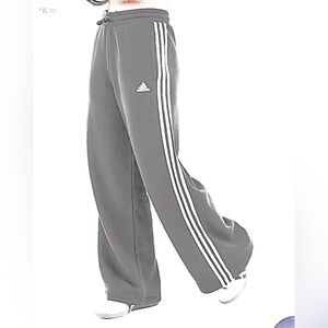 ADIDAS. Wide leg sweat pants. Size M. Grey.